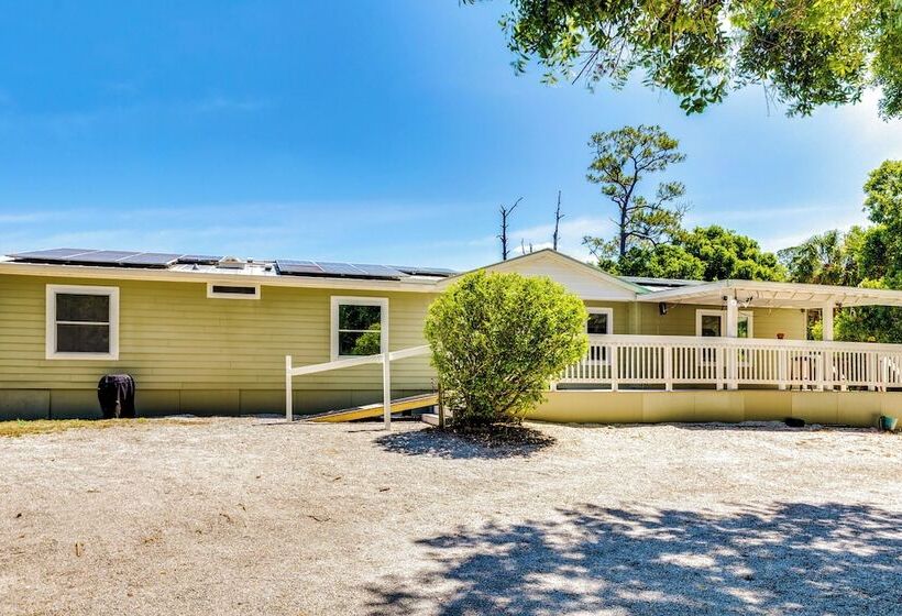 Pet Friendly Palm City Home: 14 Mi To Beach!