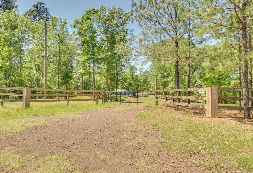 Quiet Hemphill Cabin Retreat Near Toledo Bend Lake