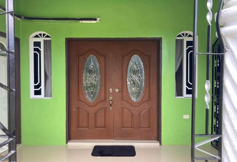 住所  1 Bedroom Blissful Retreat   A/c & Private Garden