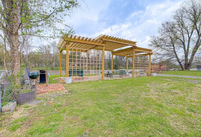 Riverfront Tennessee Retreat W/ Patio & Boat Ramp!