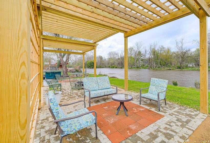 Riverfront Tennessee Retreat W/ Patio & Boat Ramp!