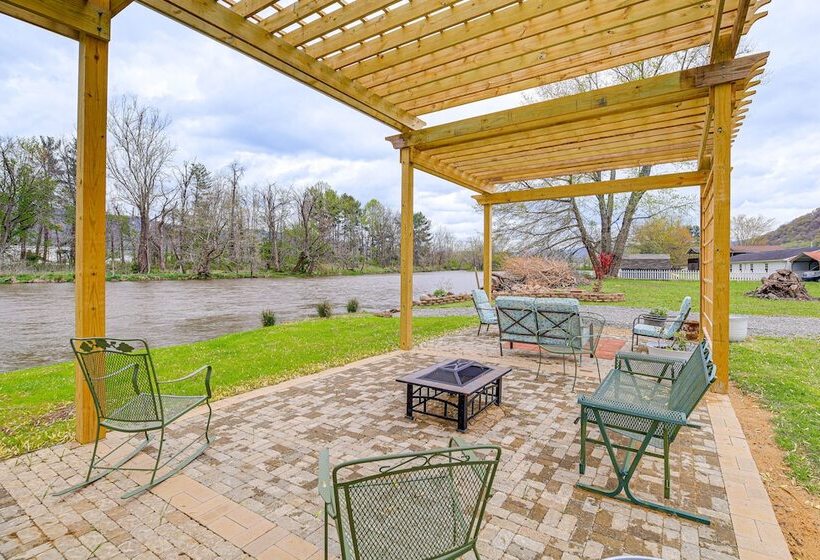 Riverfront Tennessee Retreat W/ Patio & Boat Ramp!