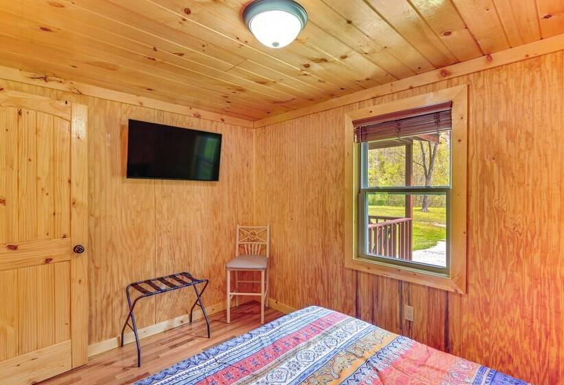 Serene Beattyville Cabin: 24 Mi To Red River Gorge