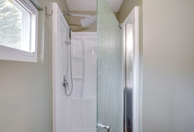 Serene Roseland Retreat Near Wintergreen Resort!