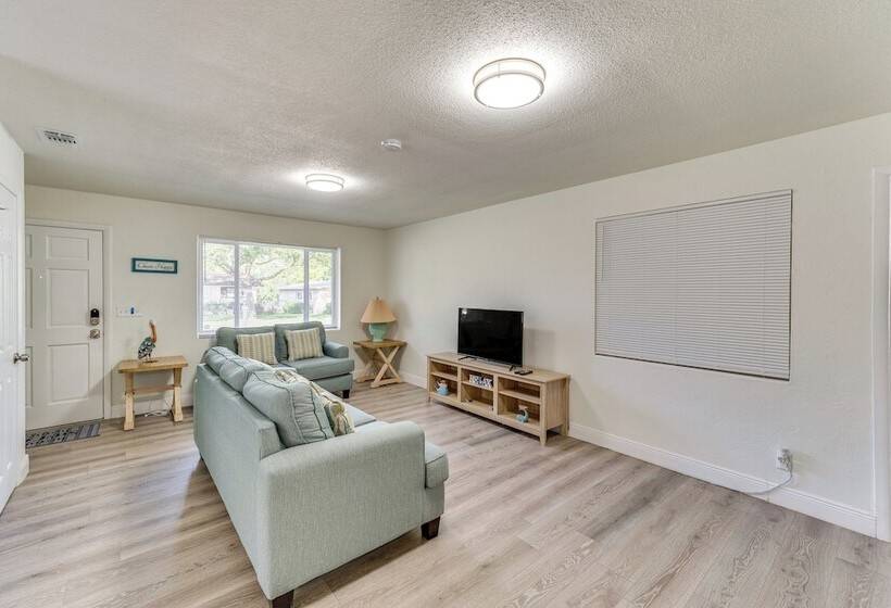 Game Room, Private Pool: South Daytona Home!