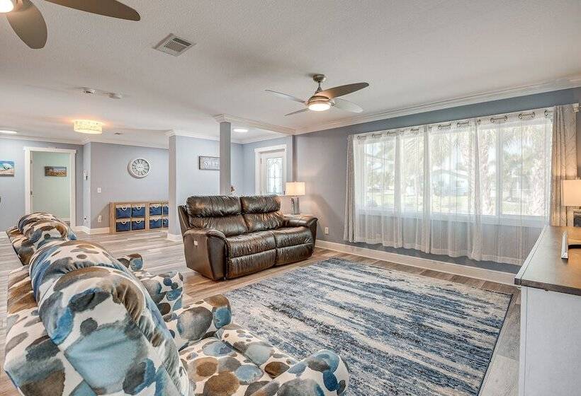 Spacious Bradenton Home W/ Pool ~ 5 Mi To Beaches