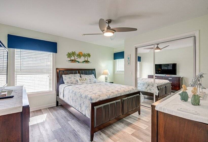 Spacious Bradenton Home W/ Pool ~ 5 Mi To Beaches