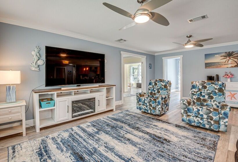 Spacious Bradenton Home W/ Pool ~ 5 Mi To Beaches