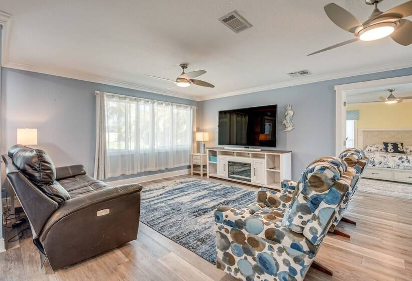 Spacious Bradenton Home W/ Pool ~ 5 Mi To Beaches