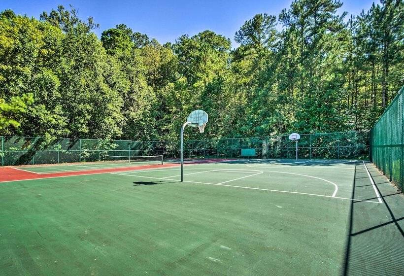 Spacious Talking Rock Cabin: Game Room, Fire Pit!