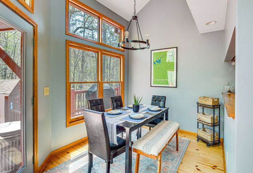 Spacious Talking Rock Cabin: Game Room, Fire Pit!