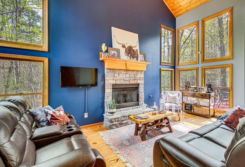 Spacious Talking Rock Cabin: Game Room, Fire Pit!