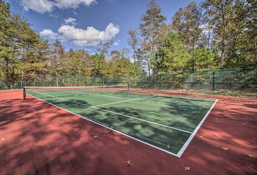 Spacious Talking Rock Cabin: Game Room, Fire Pit!