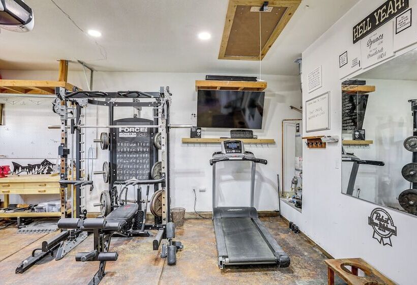 Sparks Home W/ Home Gym   Close To Casinos!