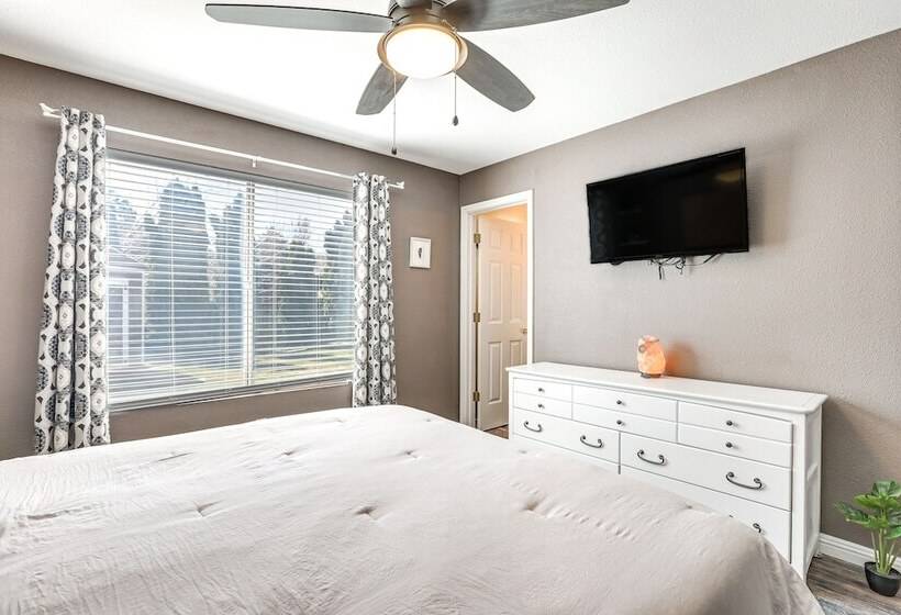 Sparks Home W/ Home Gym   Close To Casinos!
