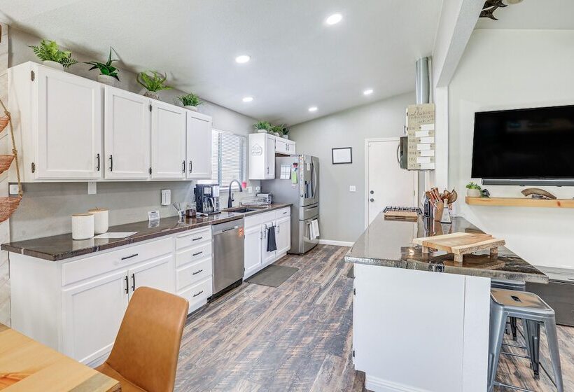 Sparks Home W/ Home Gym   Close To Casinos!