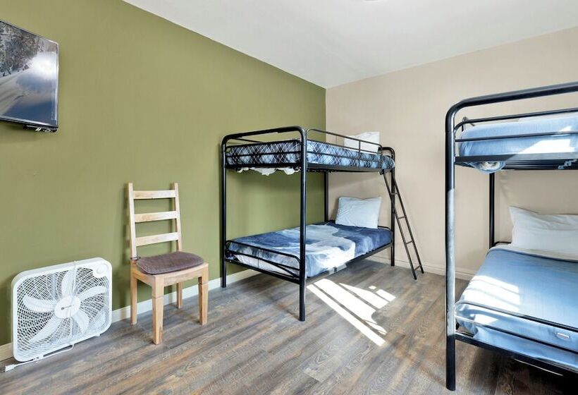 The Farmhouse Experience #1900