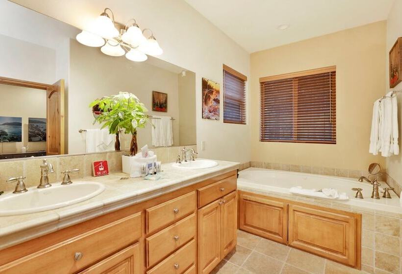 The Spa At Winterset #2282