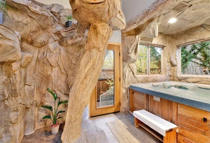 The Spa At Winterset #2282