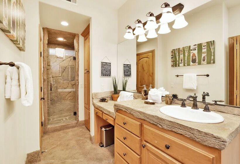 The Spa At Winterset #2282