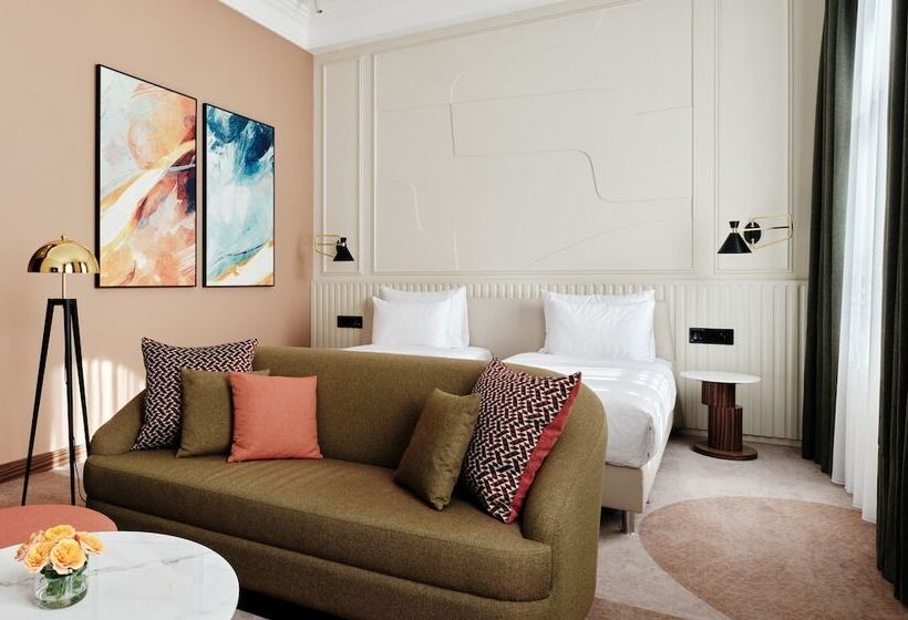 هتل Crowne Plaza Tashkent By Ihg