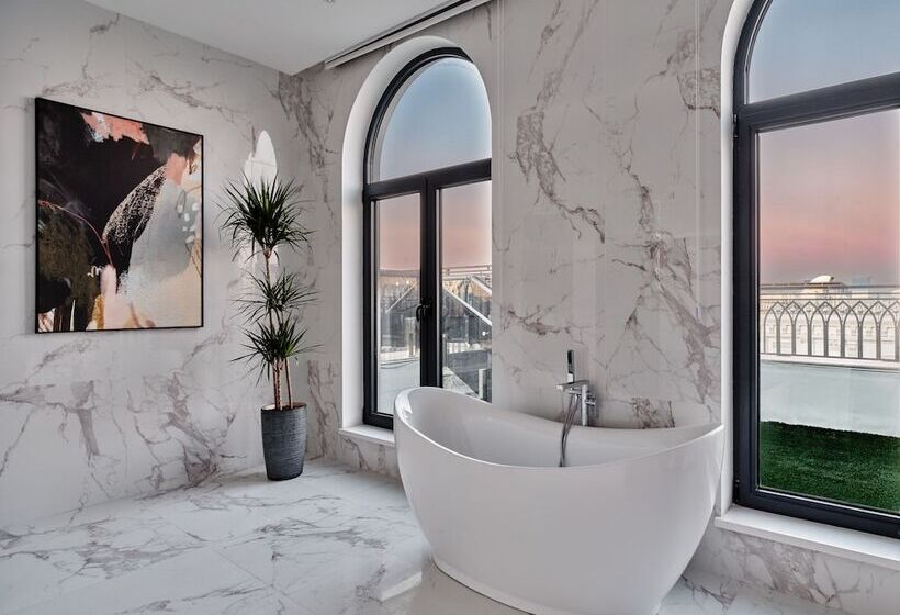 هتل Crowne Plaza Tashkent By Ihg