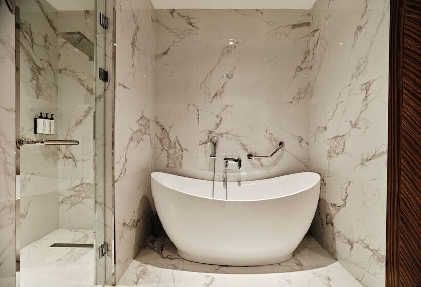 هتل Crowne Plaza Tashkent By Ihg