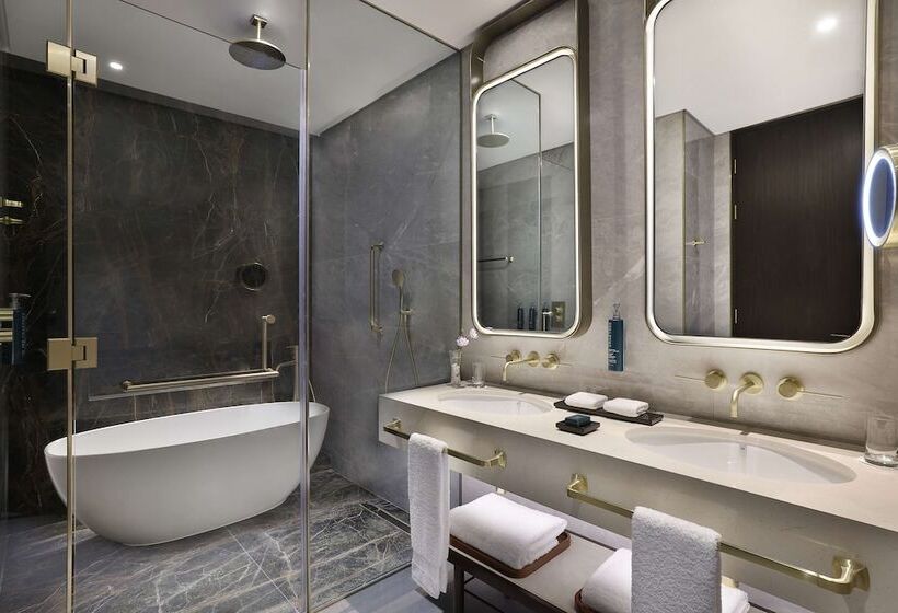 هتل Hilton Garden Inn Dubai Business Bay