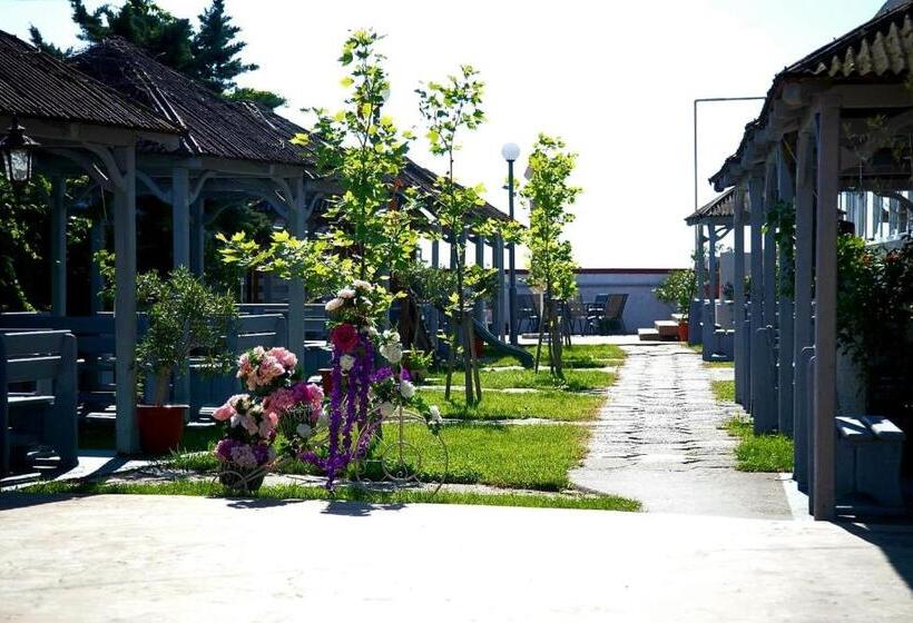 هتل Iulia Resort