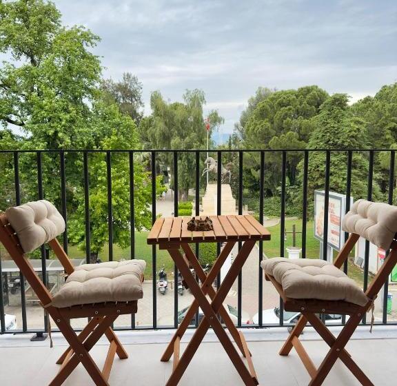 Общежитие Rue Rooms