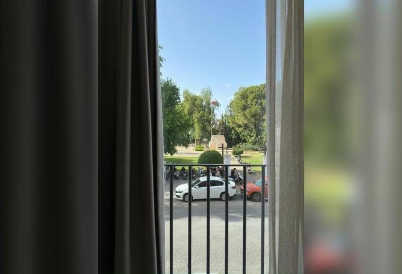 Общежитие Rue Rooms