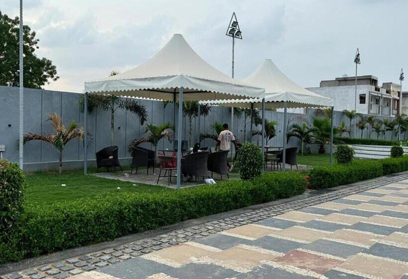 The Carnation Hotel & Resort