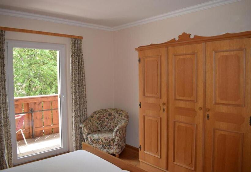 Heli S Bike & Hike Hostel