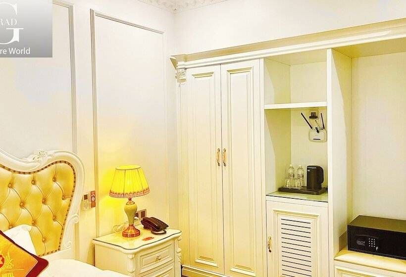 Gold Hotel Luxury Tu Son