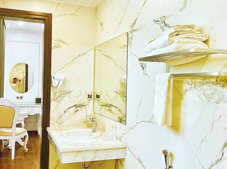 Gold Hotel Luxury Tu Son