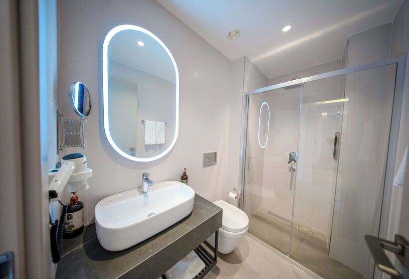 هتل The Palm Bosphorus