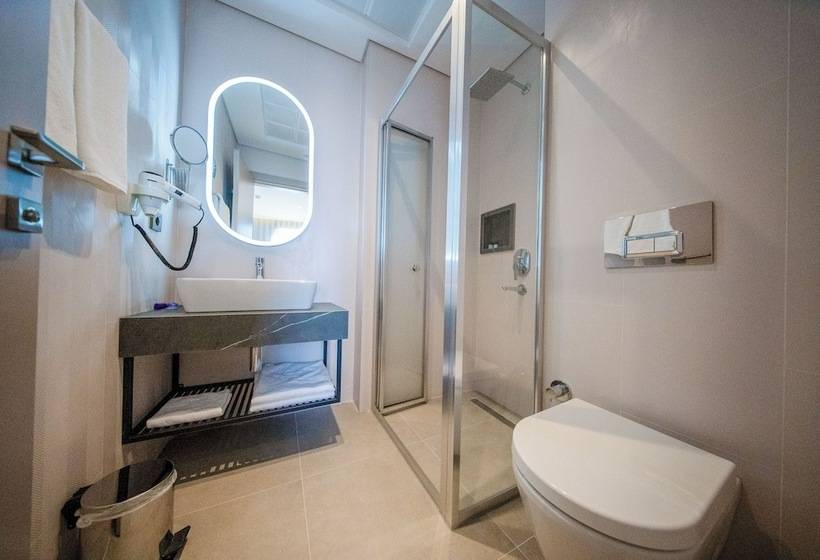 هتل The Palm Bosphorus