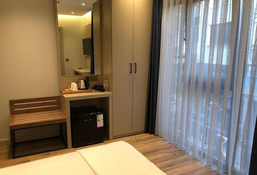 هتل The Palm Bosphorus