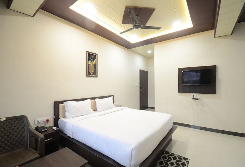 Hotel Sundar Vilas   100 Meters From Shrinathji Temple