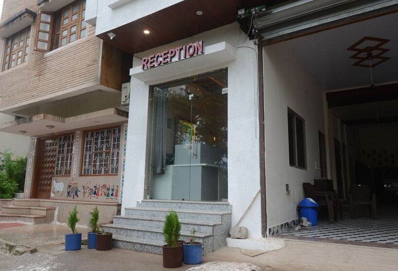 Hotel Sundar Vilas   100 Meters From Shrinathji Temple