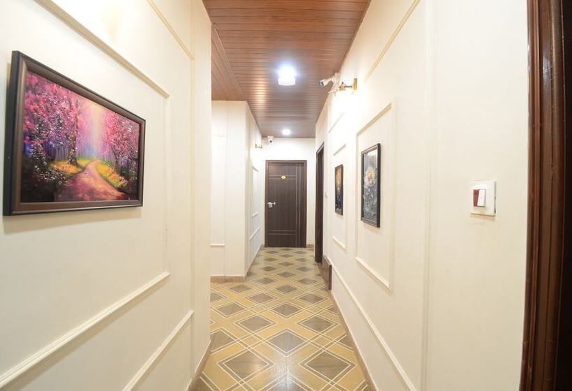 Hotel Sundar Vilas   100 Meters From Shrinathji Temple