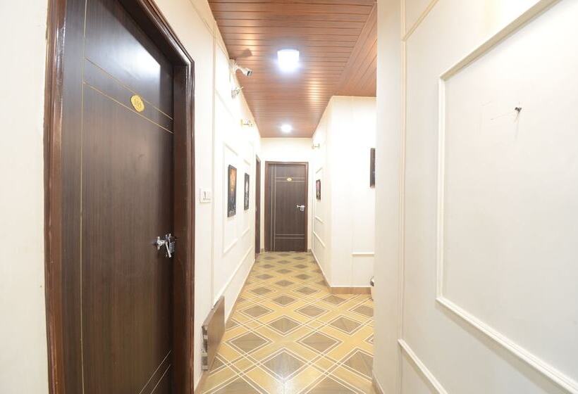 Hotel Sundar Vilas   100 Meters From Shrinathji Temple