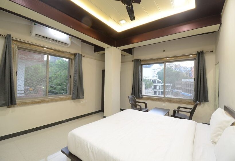 Hotel Sundar Vilas   100 Meters From Shrinathji Temple