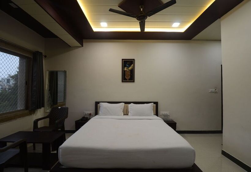 Hotel Sundar Vilas   100 Meters From Shrinathji Temple