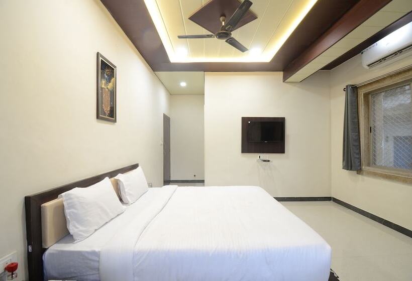 Hotel Sundar Vilas   100 Meters From Shrinathji Temple