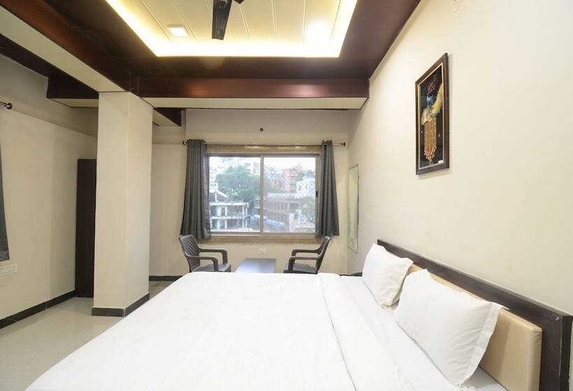 Hotel Sundar Vilas   100 Meters From Shrinathji Temple