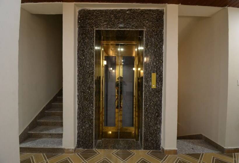 Hotel Sundar Vilas   100 Meters From Shrinathji Temple