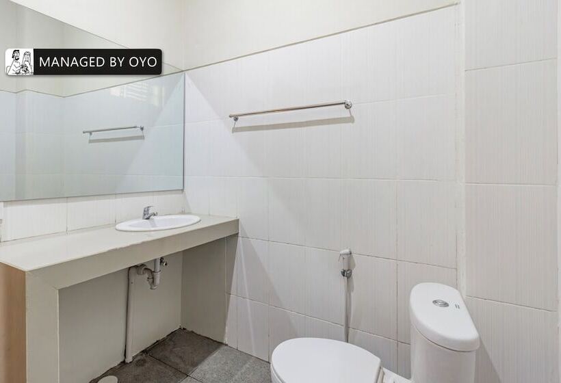 Отель Capital O The Kumpi