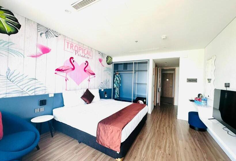 هتل Flamingos Ibiza Hải Tiến Tầng Cao Nhìn Trọn View Biển Hải Tiến