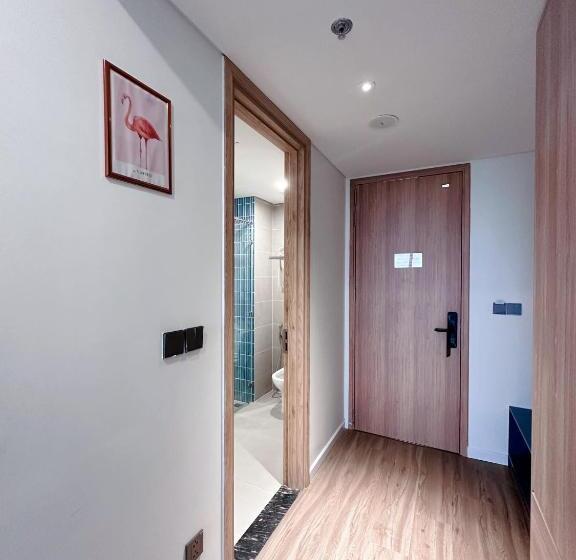 هتل Flamingos Ibiza Hải Tiến Tầng Cao Nhìn Trọn View Biển Hải Tiến